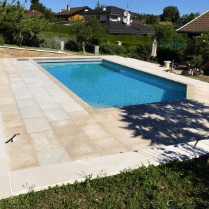 Réalisation d'une terrasse en Cèdre Gray 55x85 finition sablée brossée