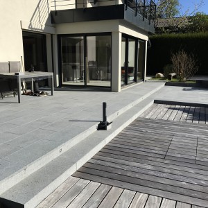 Réalisation d'une terrasse en Granit 40x80 finition layée